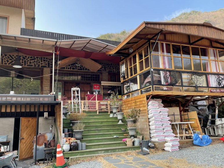 지리산 벚꽃 카라반 캠핑장 이미지