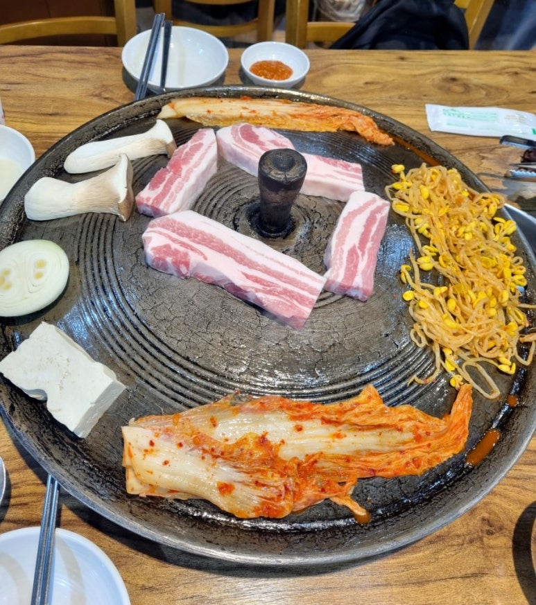 탄현 솥뚜껑 삼겹살 이미지
