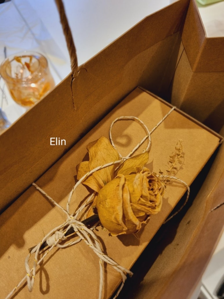 스튜디오괄호 이미지