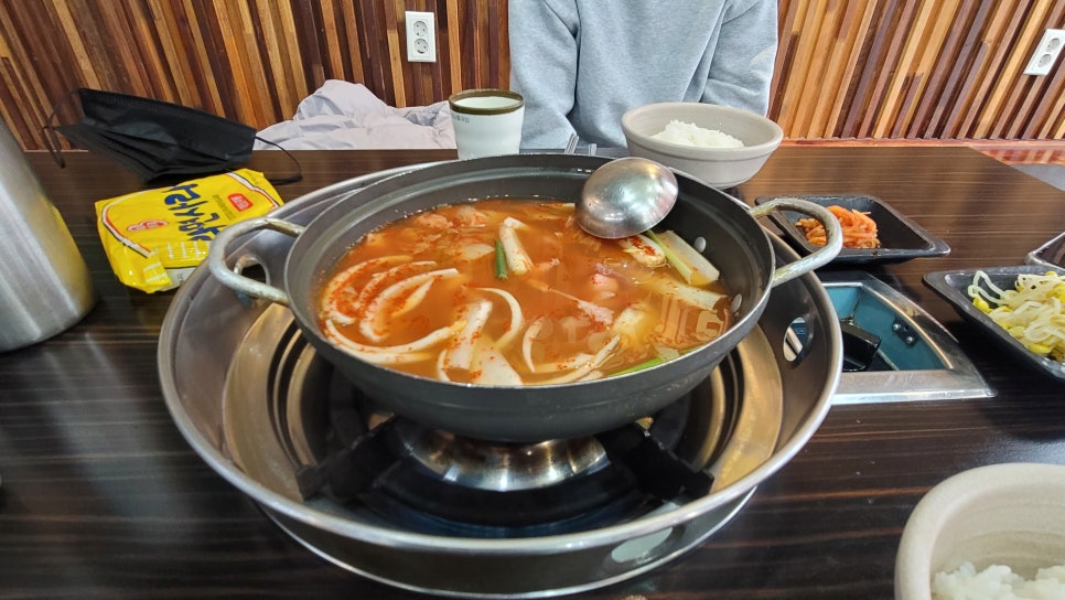 누름돌생고기김치찌개 이미지