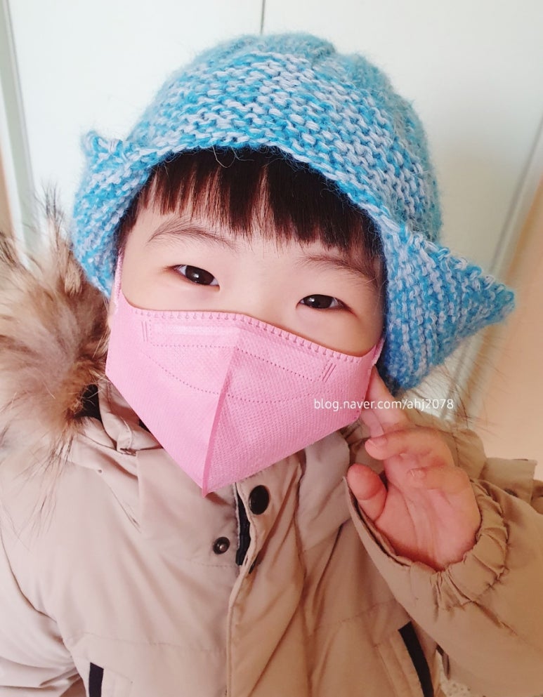 실타는곰 이미지