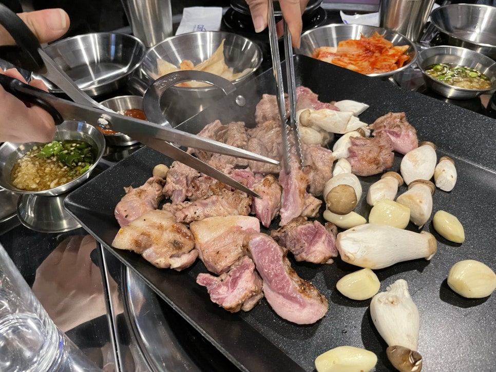 청년 김해 뒷고기 이미지