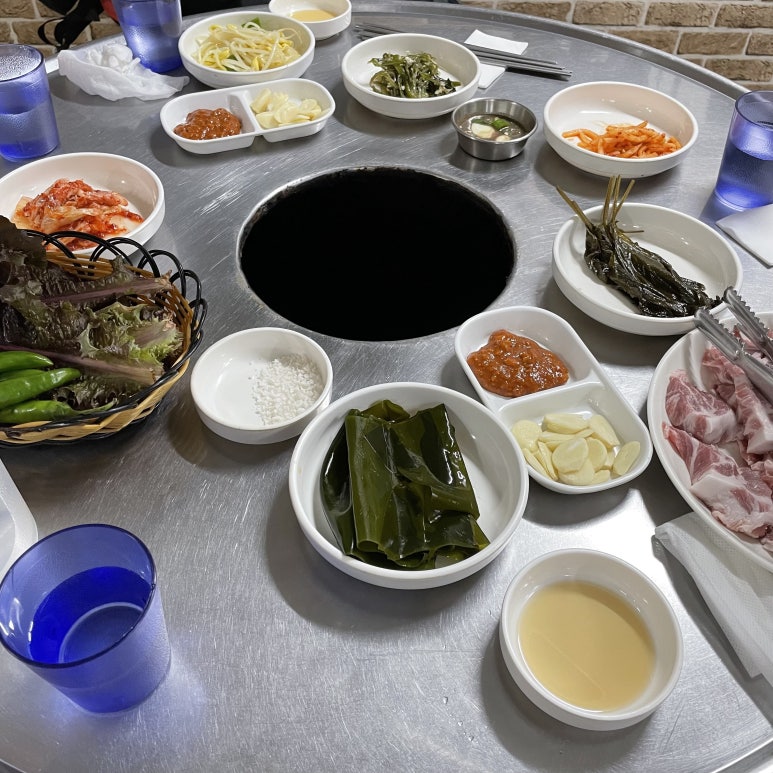 꿀꿀이뒷통참숯구이 이미지