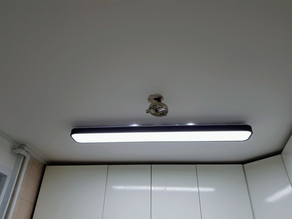 윤전기조명 이미지