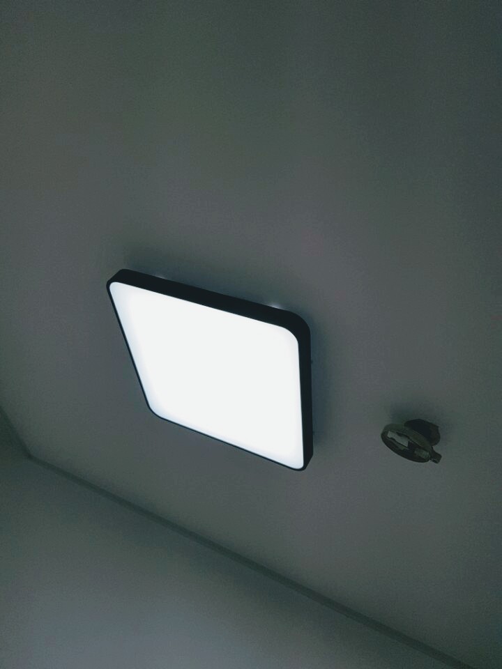 윤전기조명 이미지