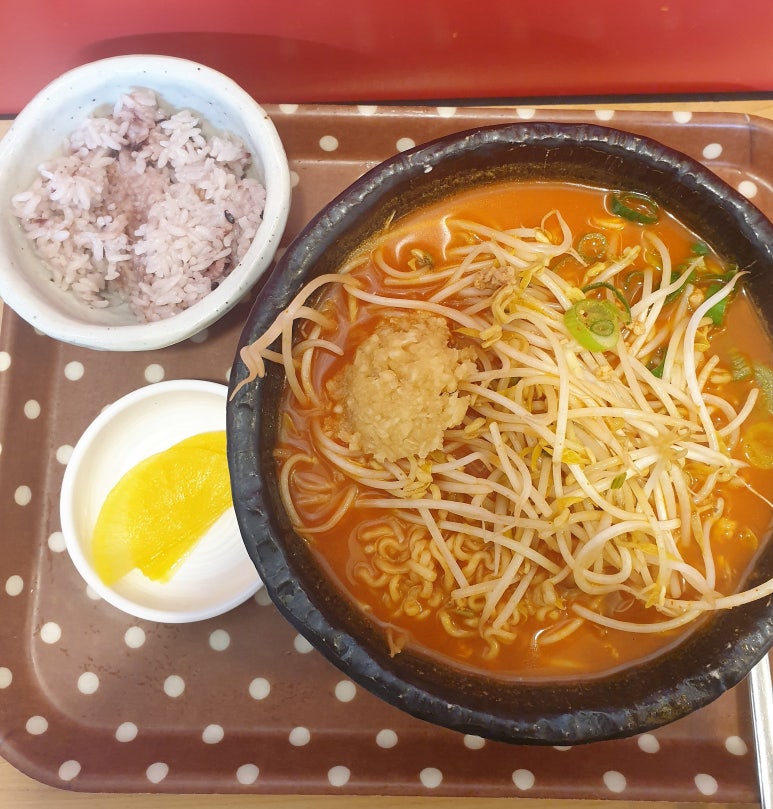 빽찐라면 이미지
