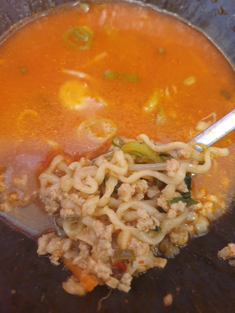 빽찐라면 이미지