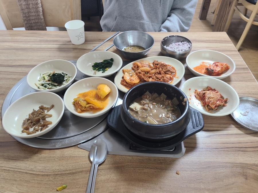 욱이네 밥집 이미지