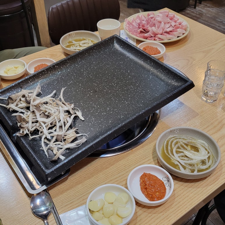 묵은지삼겹살꿀꿀이네 이미지