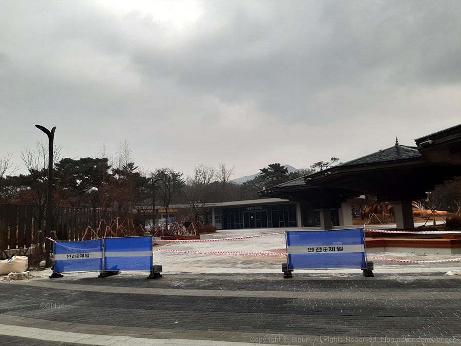 코뿔소작품전시장 이미지
