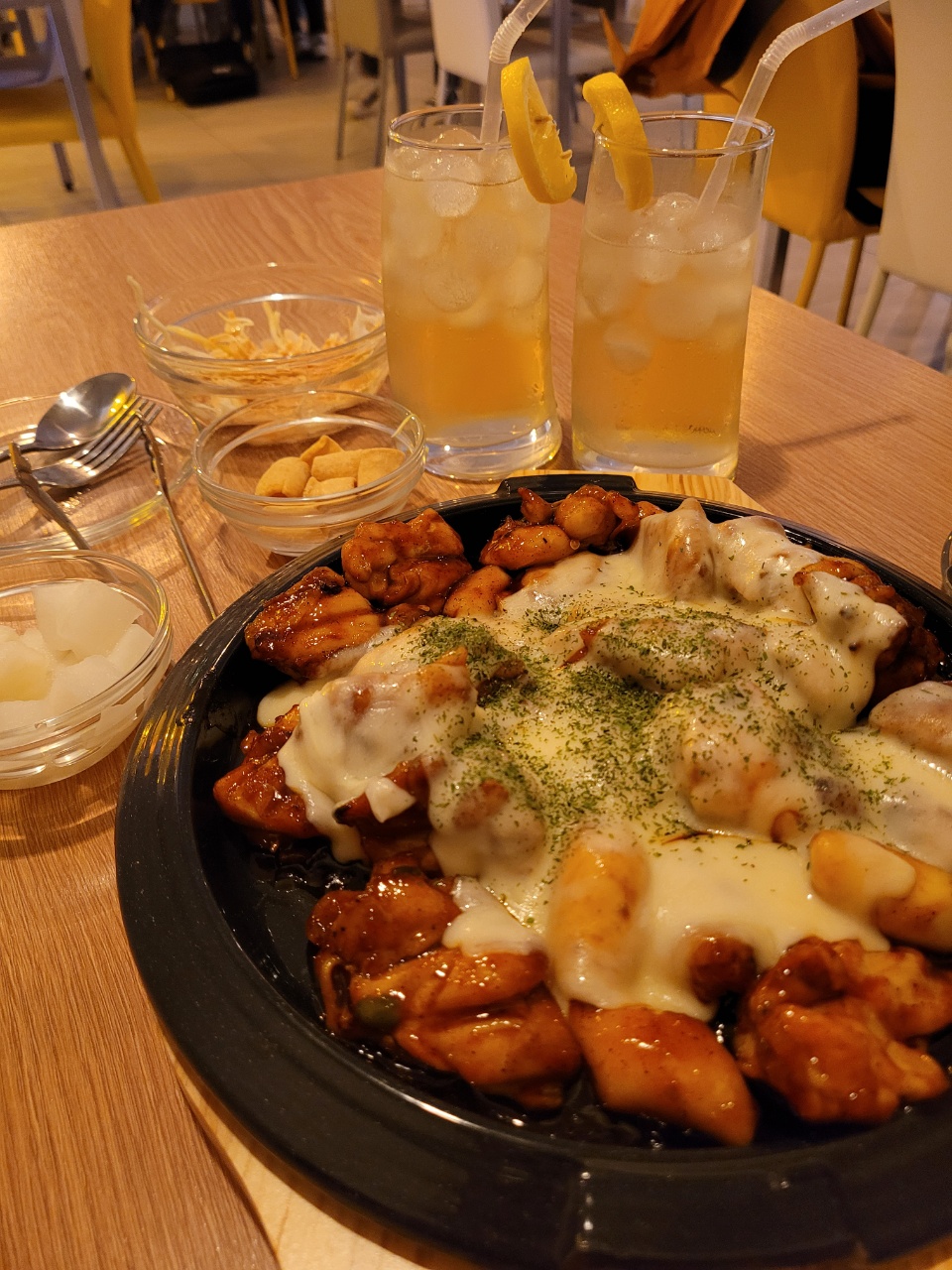 치킨에홀린까닭홀까닭 이미지