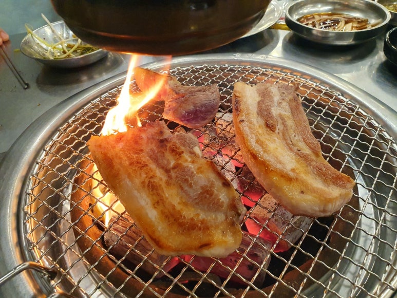 창고형 초벌 왕소금구이 이미지