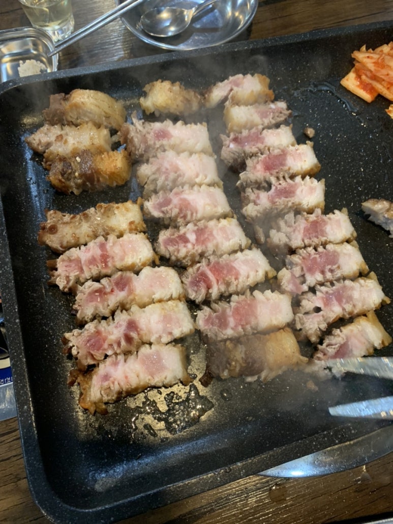 꽃피는꽃삼겹 이미지
