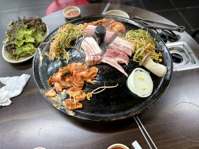 콩나물 솥뚜껑 오겹살 이미지