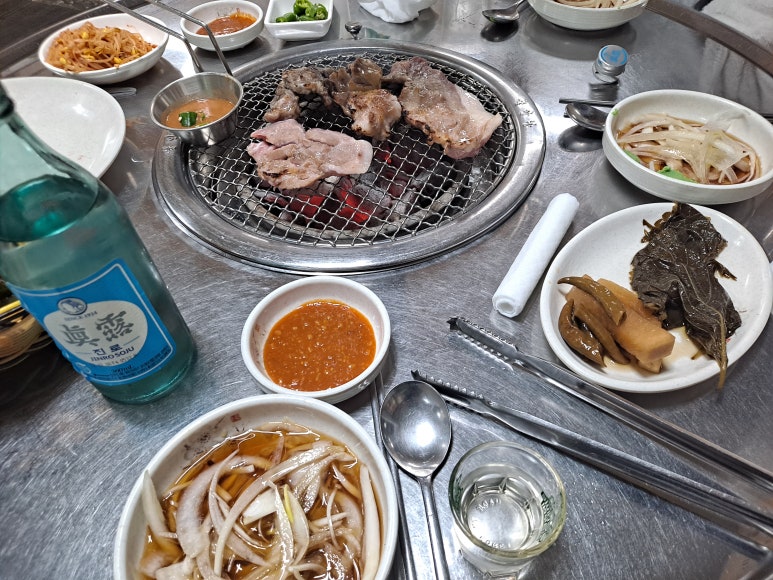 지리산흑돼지뒷통구이 이미지