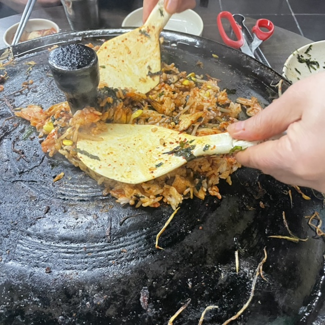 콩나물 솥뚜껑 오겹살 이미지
