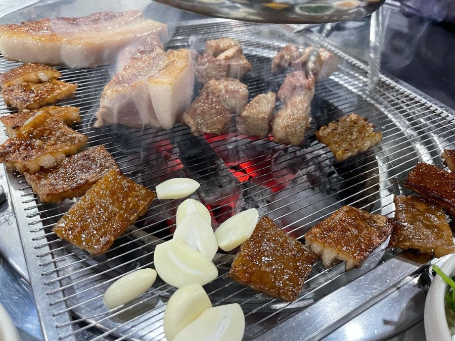 꿀먹은돼지 이미지