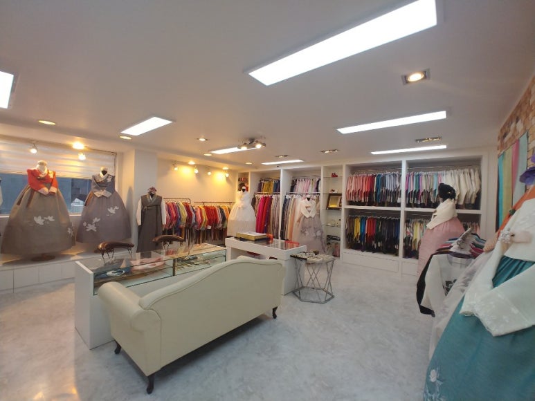 주홍한복 이미지