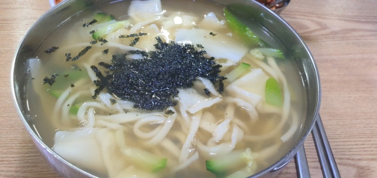 돌고래손칼국수 이미지
