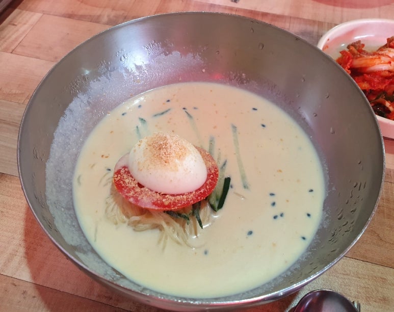 둥지밀면 이미지