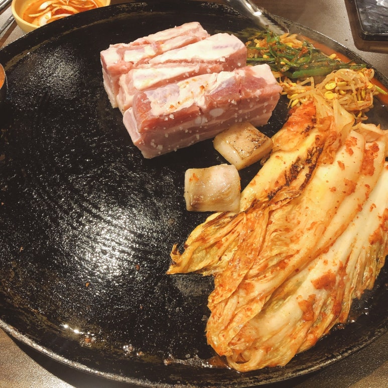 솥뚜껑야식 이미지