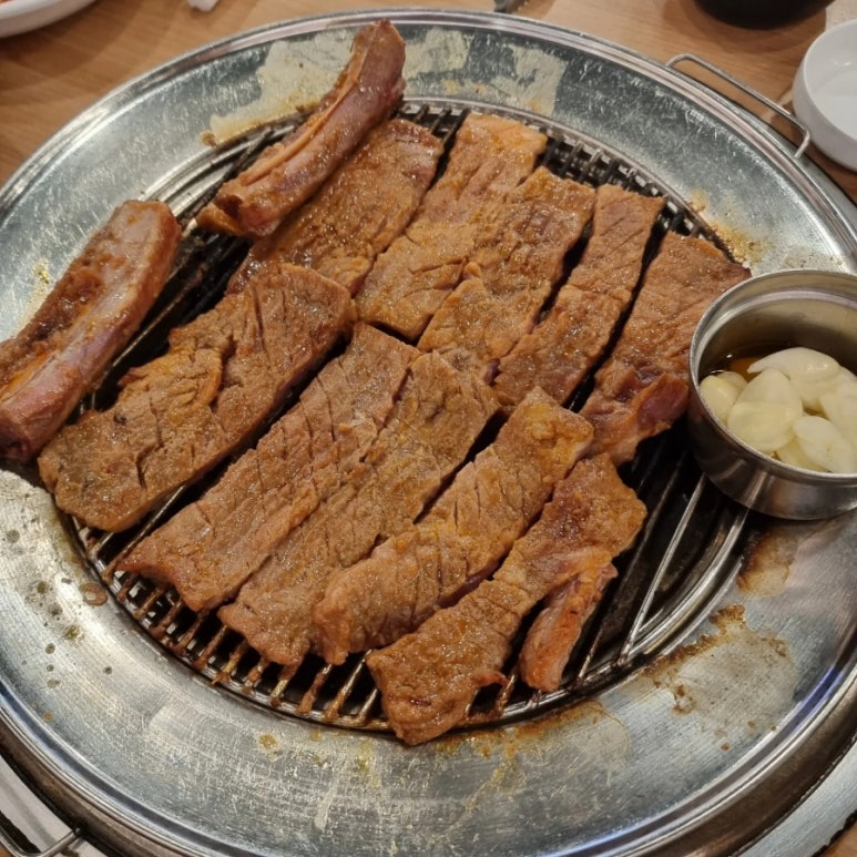 흥부골숯불돼지왕갈비 이미지