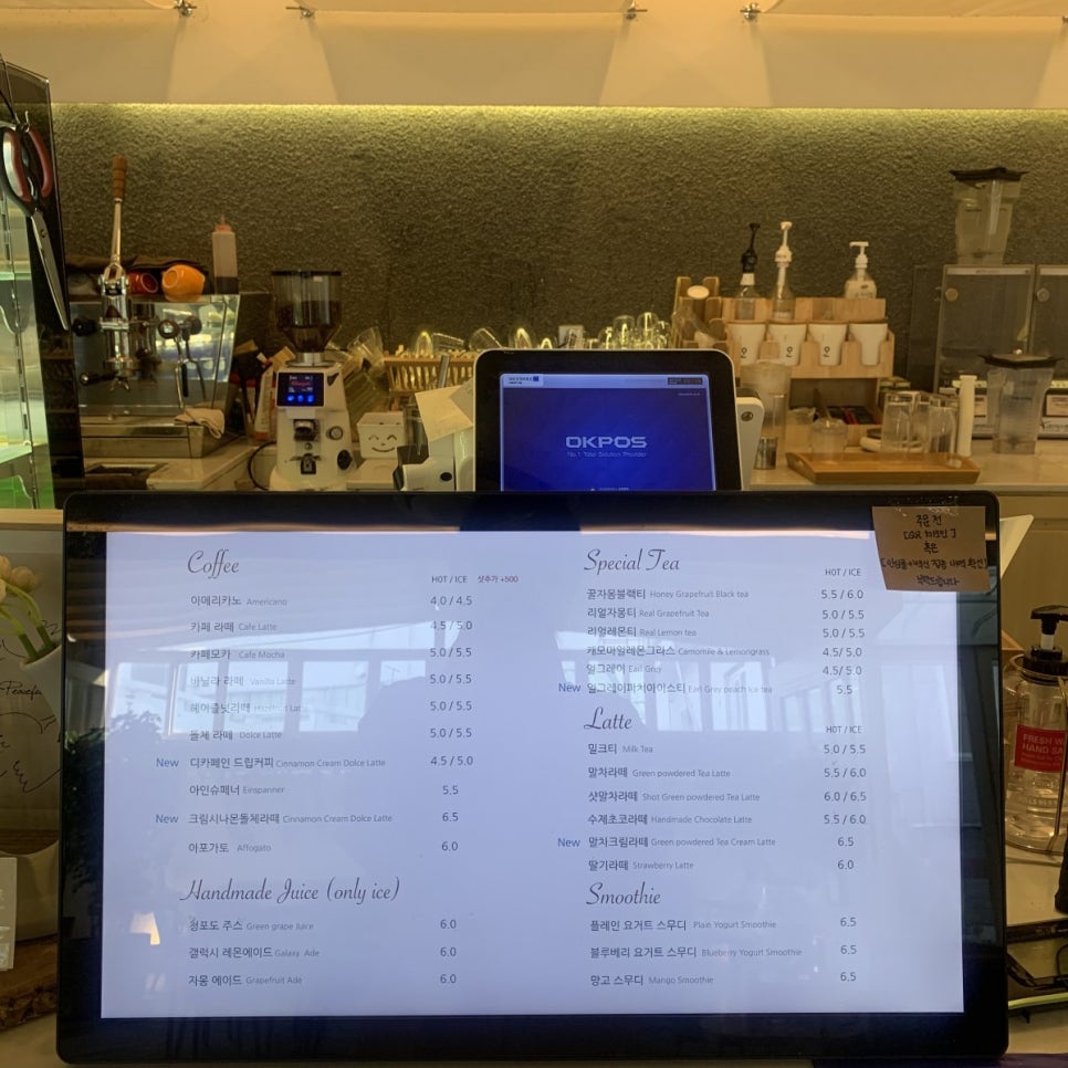 카페 봄에 이미지