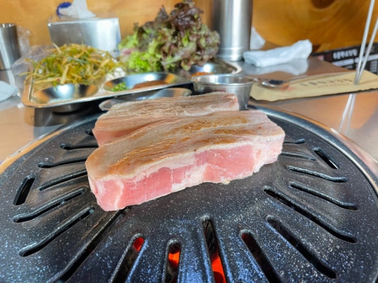 두툼한고깃집 이미지