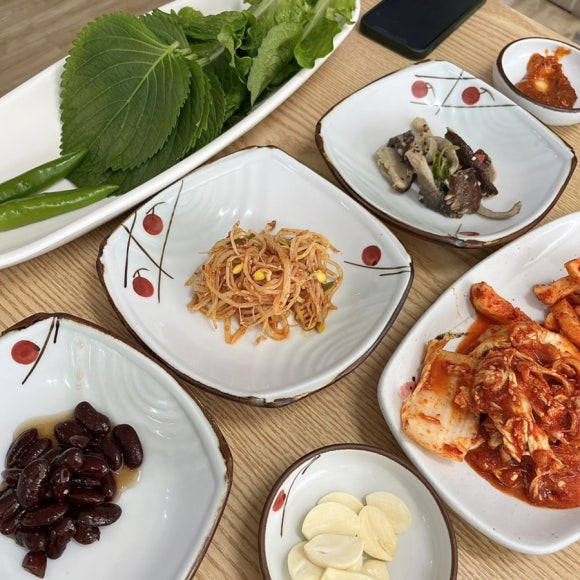 김옥자흑두부보쌈 이미지