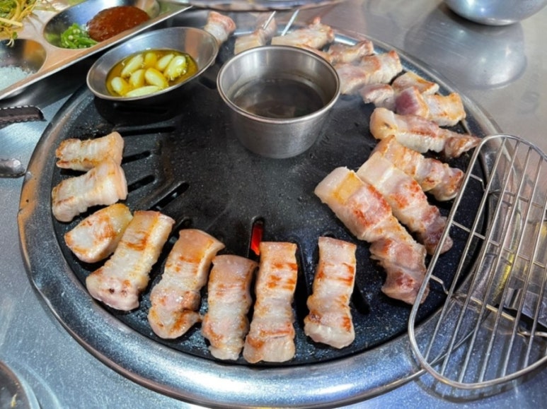 두툼한고깃집 이미지