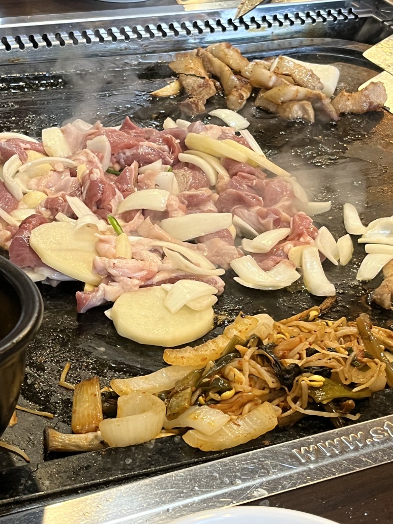 퓨전돌판집 이미지