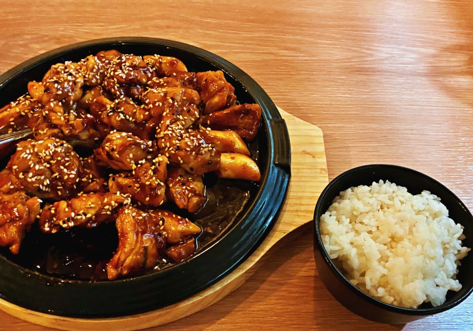 치킨에홀린까닭홀까닭 이미지