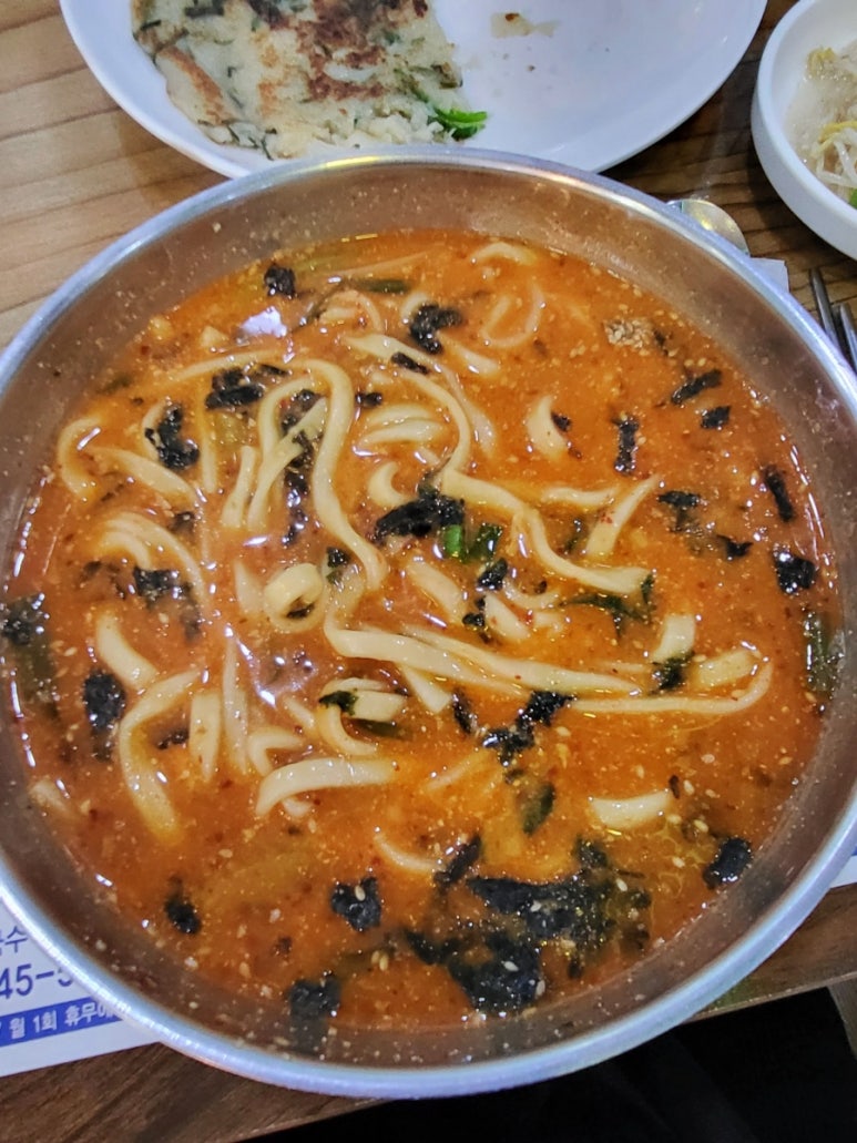 어탕칼국수 이미지