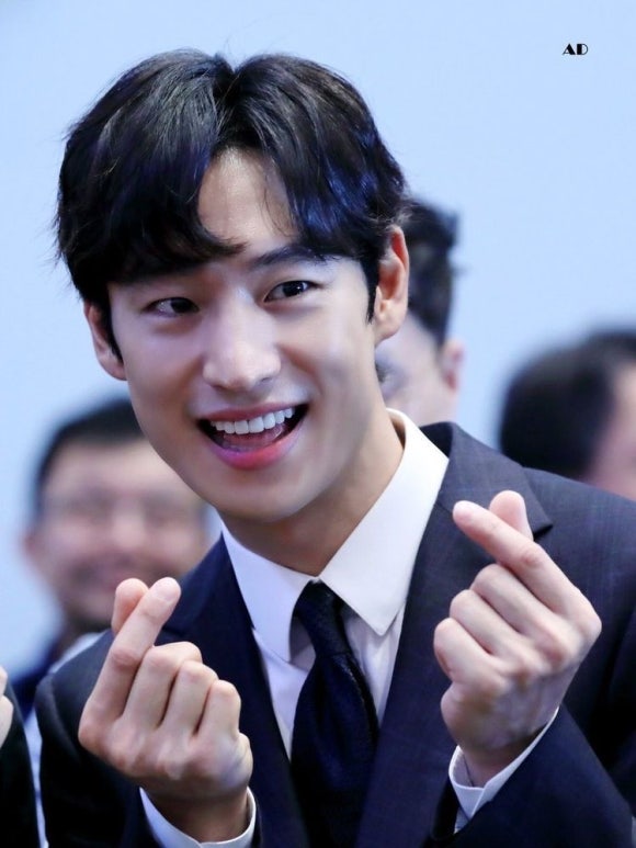 점핑 고릴라 이미지
