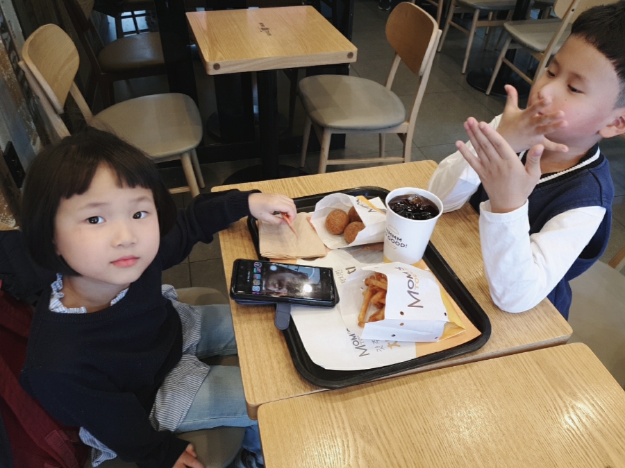 맘스터치구로항동점 이미지