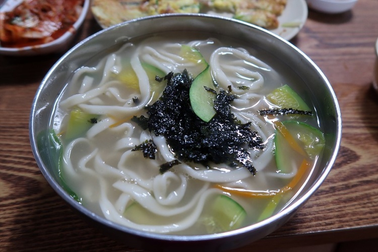 손칼국수 이미지