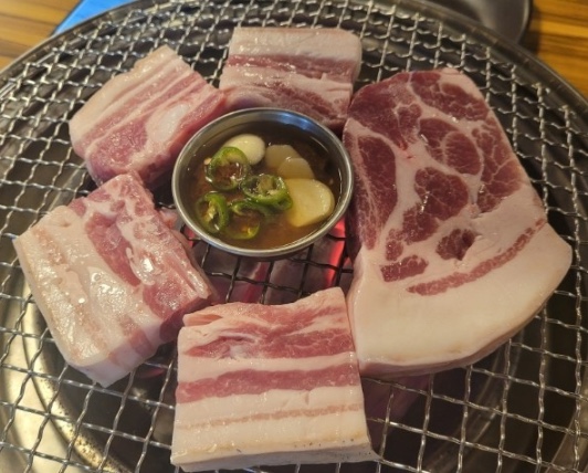 숯불위에돼지 이미지