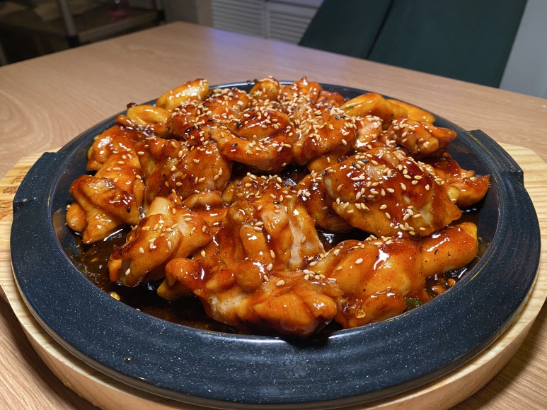치킨에홀린까닭홀까닭 이미지