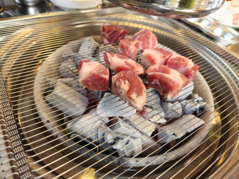 깍뚝숯불구이 이미지