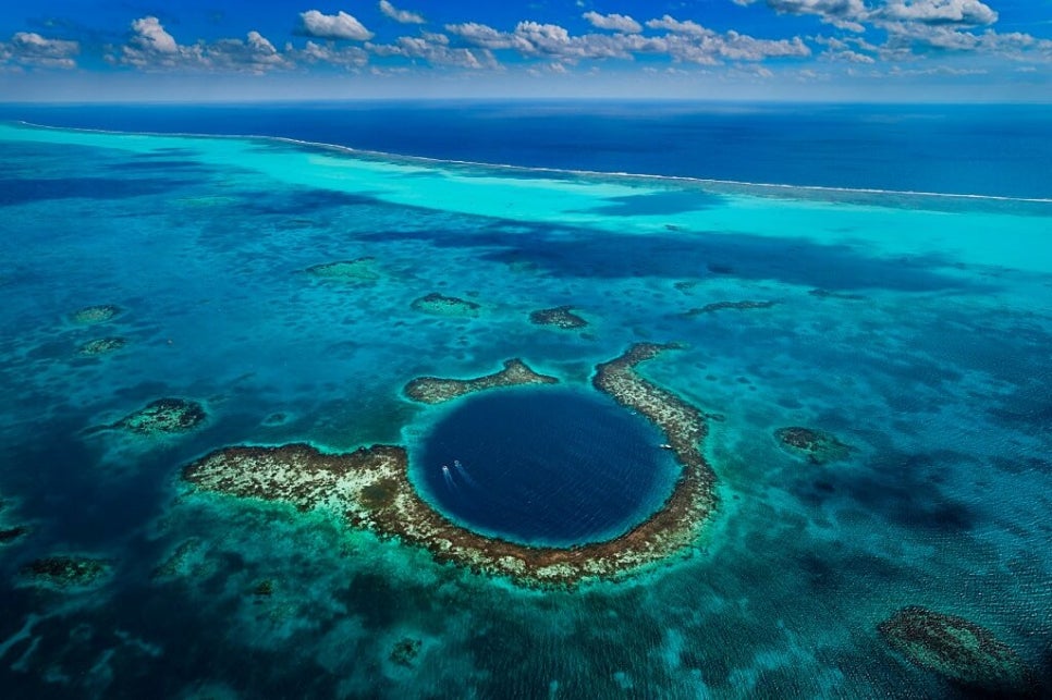 블루홀(BLUE HOLE) 이미지