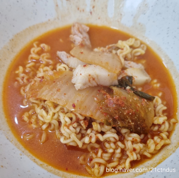 알콩달콩돼지김치찌개 이미지