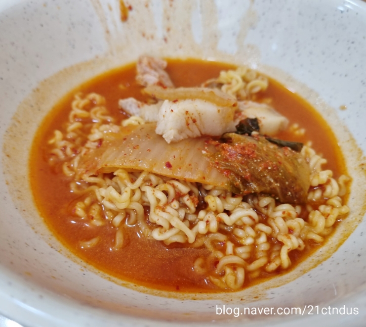 알콩달콩돼지김치찌개 이미지
