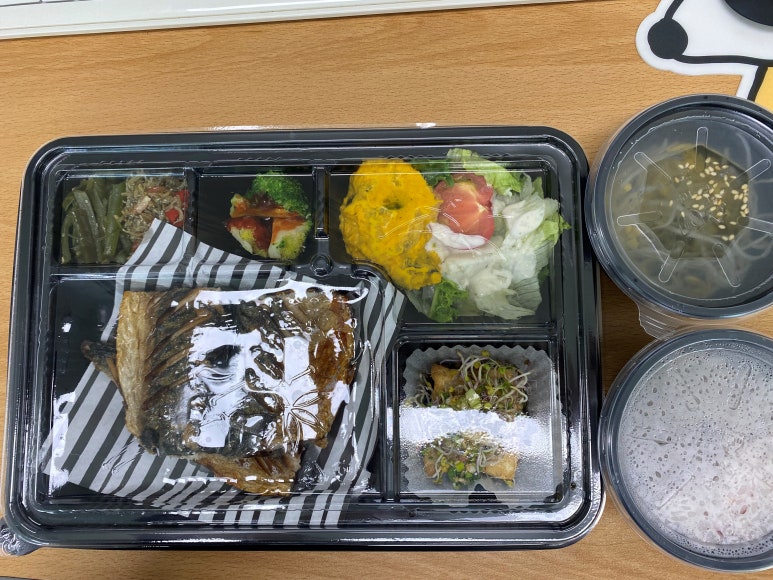 오월식탁 이미지