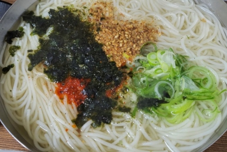 고향비빔국수 이미지