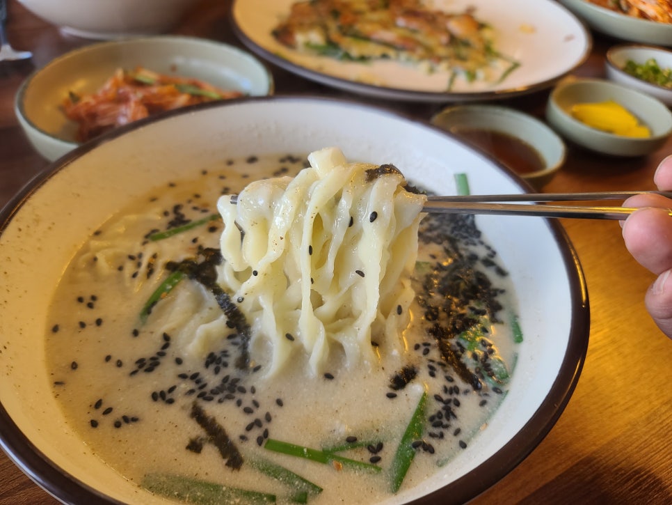 뜨락칼국수 이미지