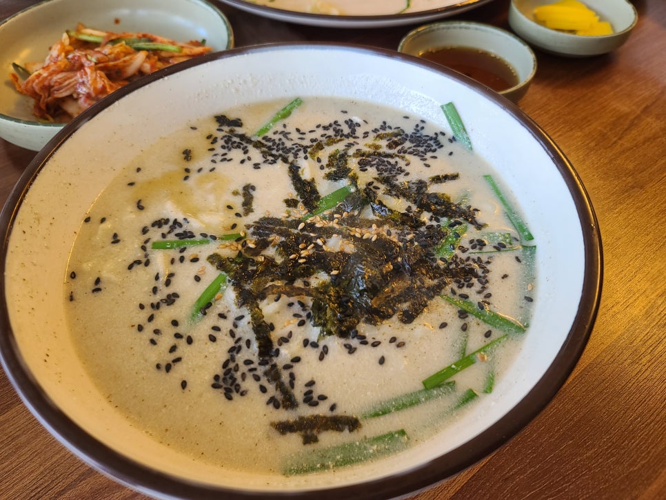 뜨락칼국수 이미지