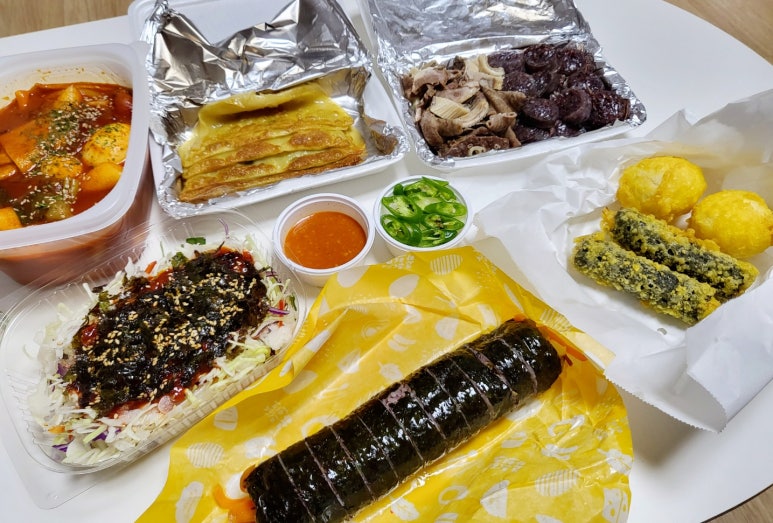 까망김밥 빨강떡볶이 이미지