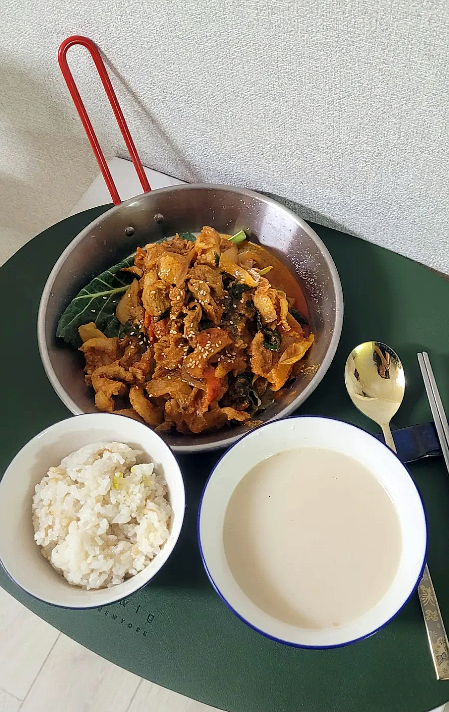 제육고집 이미지