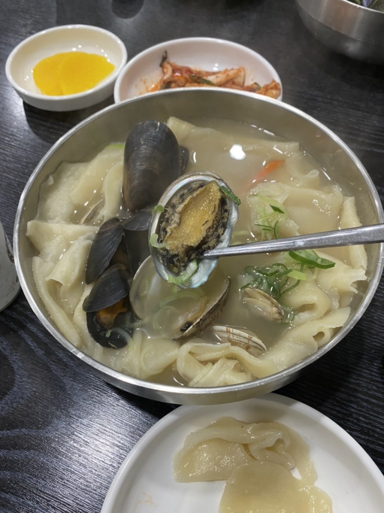 조개가득수제비 이미지