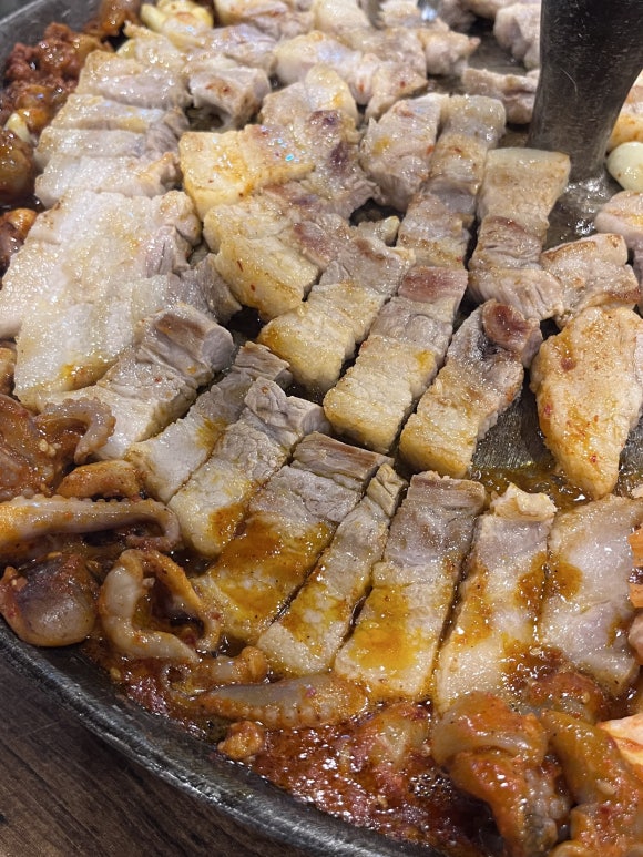 함고집솥뚜껑김치삼겹살 이미지